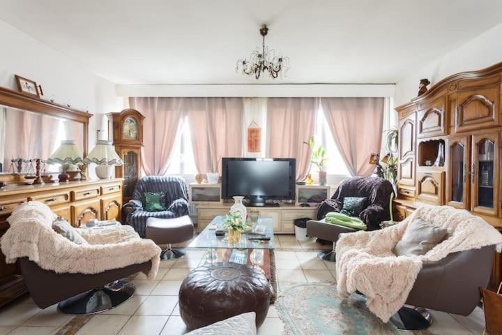 Laila Apartment เครยล์ ภายนอก รูปภาพ
